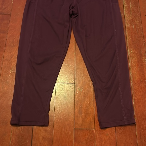 Athletic Capris - Picture 5 of 7
